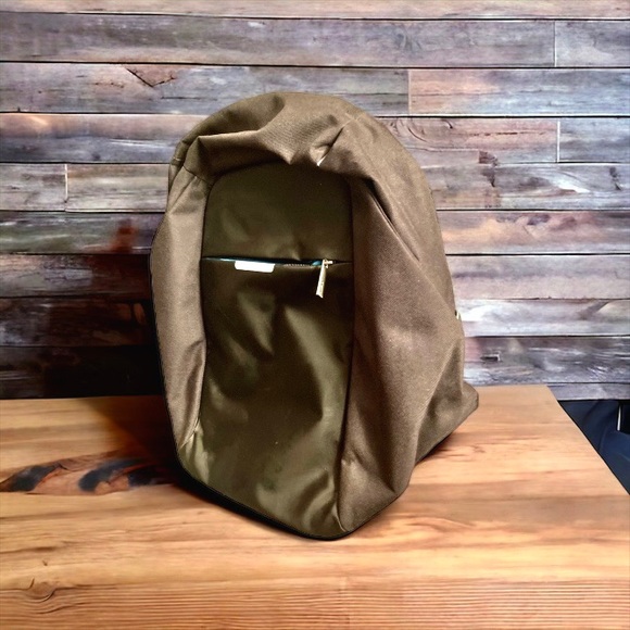 NEW Back Pack/Phone Charger - Picture 4 of 5